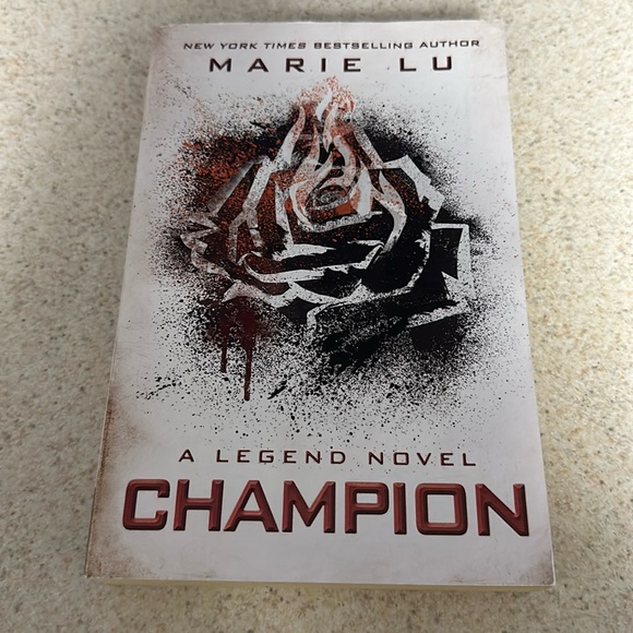 Champion by Marie Lu Book - Picture 1 of 5